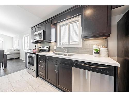 39 Success Way, Thorold, ON - Indoor Photo Showing Kitchen With Double Sink