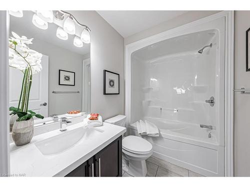 39 Success Way, Thorold, ON - Indoor Photo Showing Bathroom