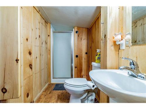 11361 Neff Street, Wainfleet, ON - Indoor Photo Showing Bathroom
