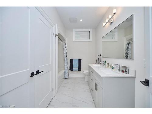 1174 Spears Road Road, Fort Erie, ON - Indoor Photo Showing Bathroom