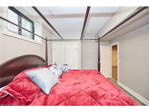 1174 Spears Road, Fort Erie, ON - Indoor Photo Showing Bedroom