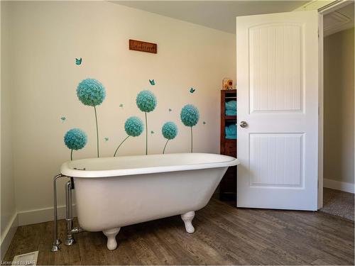 3485 Snider Road, Port Colborne, ON - Indoor Photo Showing Bathroom