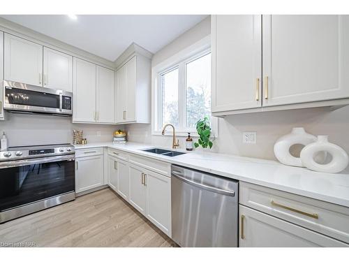 503 Royal Ridge Drive, Fort Erie, ON - Indoor Photo Showing Kitchen With Double Sink