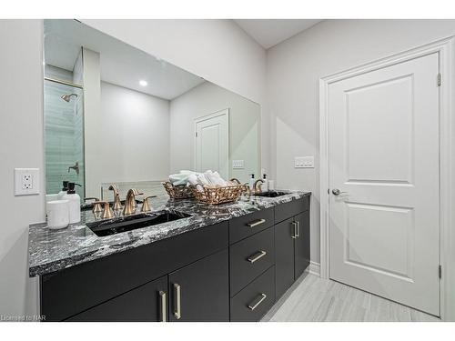 503 Royal Ridge Drive, Fort Erie, ON - Indoor Photo Showing Bathroom