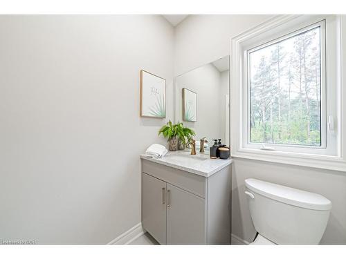 503 Royal Ridge Drive, Fort Erie, ON - Indoor Photo Showing Bathroom