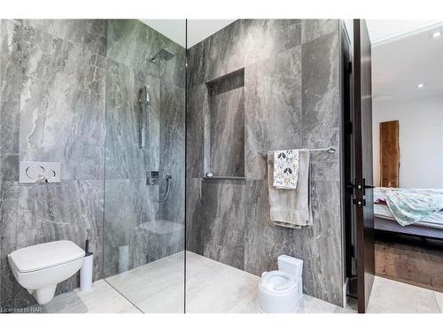 1144 Maple Street, Pelham, ON - Indoor Photo Showing Bathroom