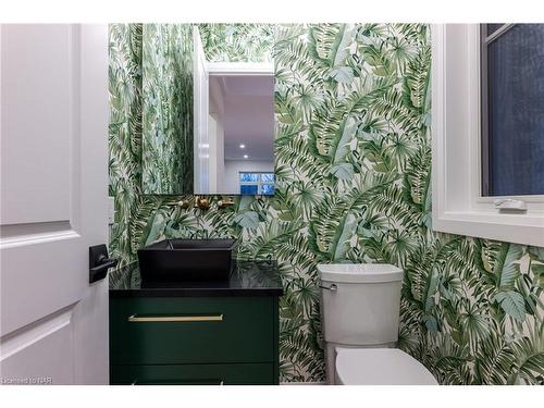 584 Mississauga Avenue, Fort Erie, ON - Indoor Photo Showing Bathroom