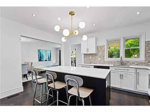 9 Regina Avenue, St. Catharines, ON - Indoor Photo Showing Kitchen With Upgraded Kitchen