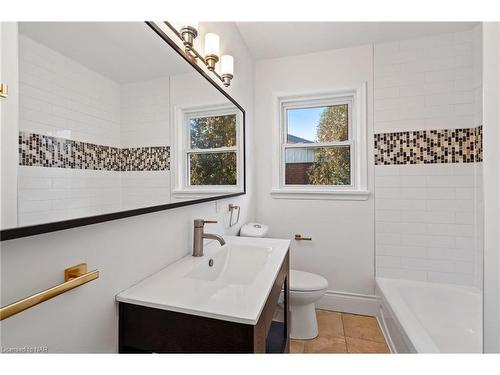 9 Regina Avenue, St. Catharines, ON - Indoor Photo Showing Bathroom