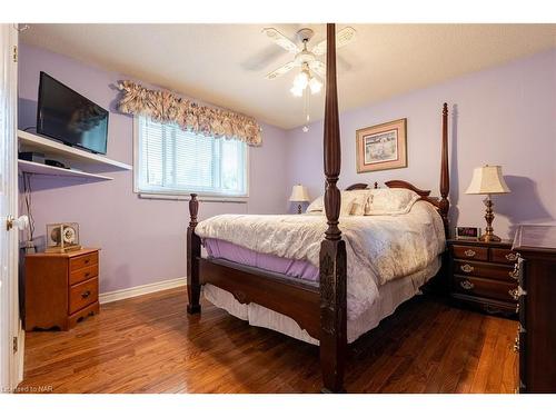 67 Kingsmill Street S, Fort Erie, ON - Indoor Photo Showing Bedroom