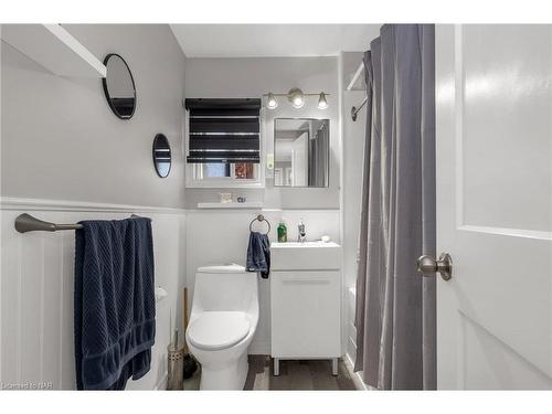 3815 Mathewson Avenue, Crystal Beach, ON - Indoor Photo Showing Bathroom