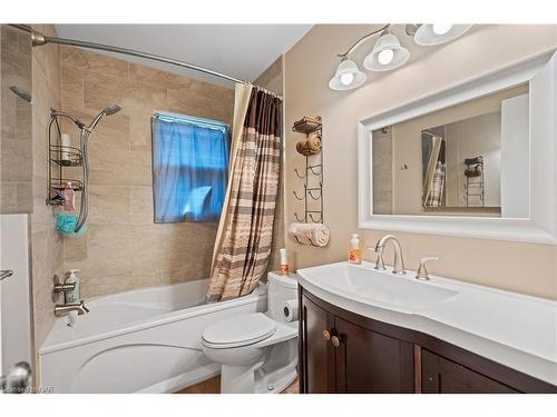 6018 Carman Street, Niagara Falls, ON - Indoor Photo Showing Bathroom