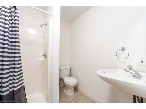 10B Hainer Street, St. Catharines, ON - Indoor Photo Showing Bathroom