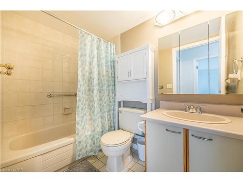 812-81 Scott Street, St. Catharines, ON - Indoor Photo Showing Bathroom