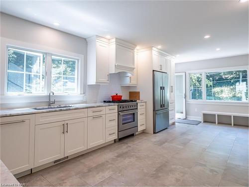 1411 Point Abino Road S, Fort Erie, ON - Indoor Photo Showing Kitchen