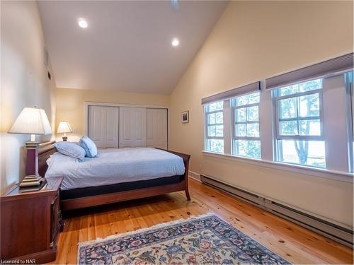 1411 Point Abino Road S, Fort Erie, ON - Indoor Photo Showing Bedroom