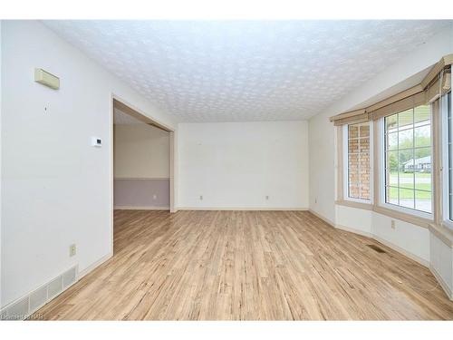 880 Crescent Road, Fort Erie, ON - Indoor Photo Showing Other Room