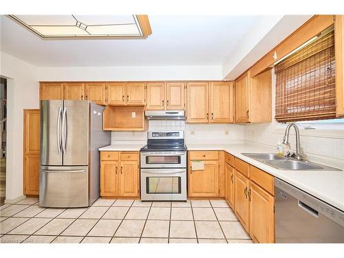 880 Crescent Road, Fort Erie, ON - Indoor Photo Showing Kitchen With Double Sink