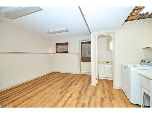 880 Crescent Road, Fort Erie, ON - Indoor Photo Showing Laundry Room