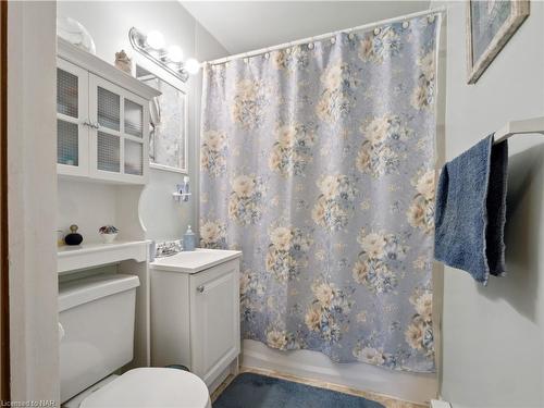 53 Mary Street, Fort Erie, ON - Indoor Photo Showing Bathroom