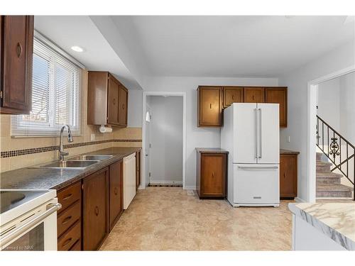 2 The Pinery Street, St. Catharines, ON - Indoor Photo Showing Kitchen With Double Sink