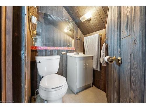 5266 Stanley Avenue, Niagara Falls, ON - Indoor Photo Showing Bathroom