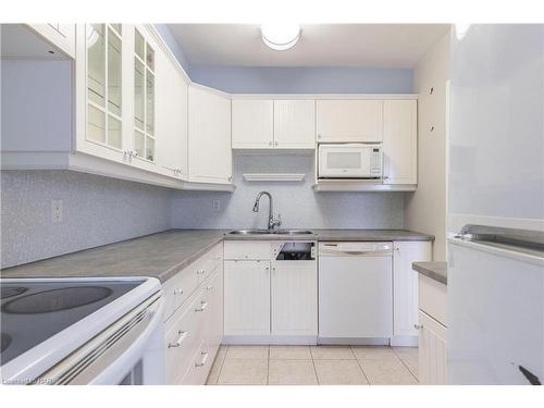 306-15 Towering Heights Boulevard, St. Catharines, ON - Indoor Photo Showing Kitchen