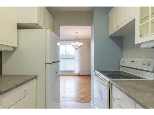 306-15 Towering Heights Boulevard, St. Catharines, ON - Indoor Photo Showing Kitchen