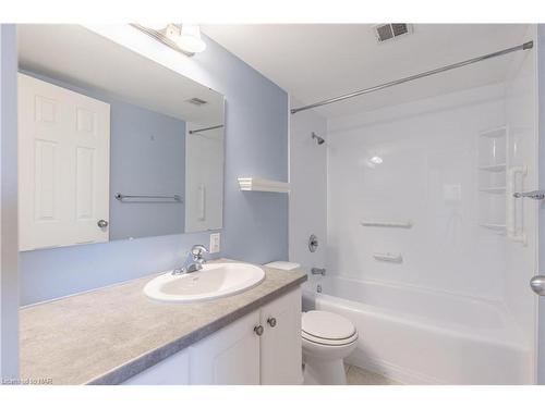 306-15 Towering Heights Boulevard, St. Catharines, ON - Indoor Photo Showing Bathroom