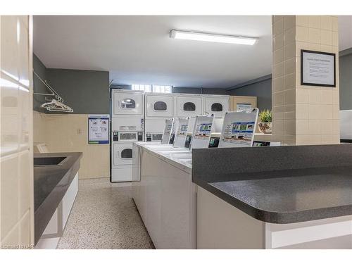 306-15 Towering Heights Boulevard, St. Catharines, ON - Indoor Photo Showing Laundry Room