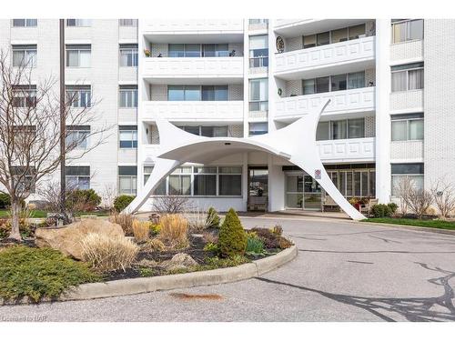 306-15 Towering Heights Boulevard, St. Catharines, ON - Outdoor With Balcony With Facade
