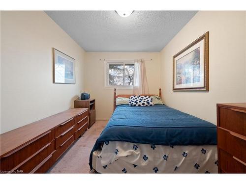 18-75 Ventura Drive, St. Catharines, ON - Indoor Photo Showing Bedroom