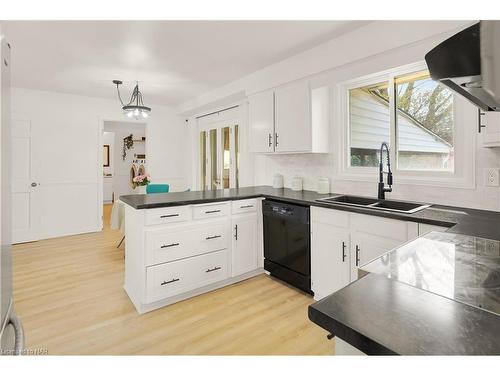 26 Coronation Boulevard, St. Catharines, ON - Indoor Photo Showing Kitchen With Double Sink