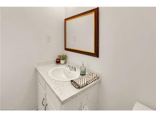 26 Coronation Boulevard, St. Catharines, ON - Indoor Photo Showing Bathroom