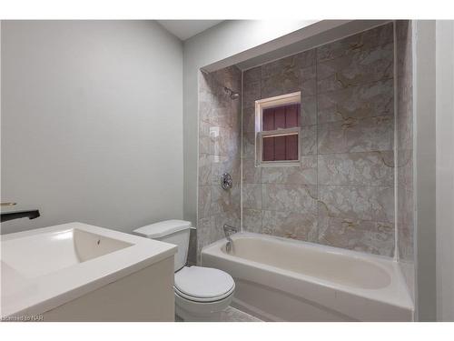 140 Page Street, St. Catharines, ON - Indoor Photo Showing Bathroom