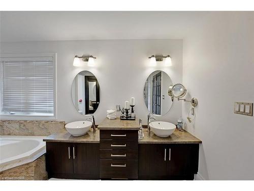 6618 Flora Court, Niagara Falls, ON - Indoor Photo Showing Bathroom