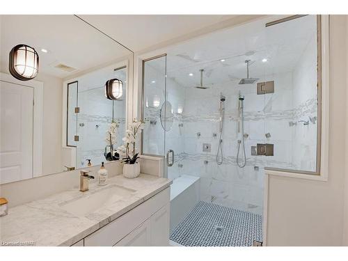 6618 Flora Court, Niagara Falls, ON - Indoor Photo Showing Bathroom