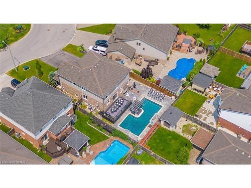 6618 Flora Court, Niagara Falls, ON - Outdoor With In Ground Pool With View