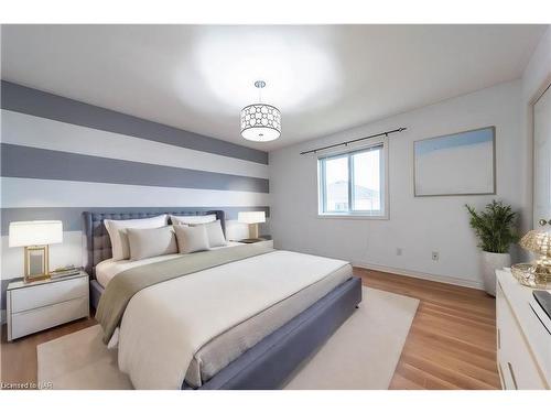8213 Harvest Crescent, Niagara Falls, ON - Indoor Photo Showing Bedroom