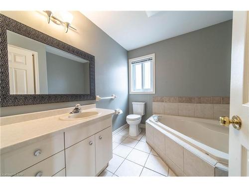 8213 Harvest Crescent, Niagara Falls, ON - Indoor Photo Showing Bathroom