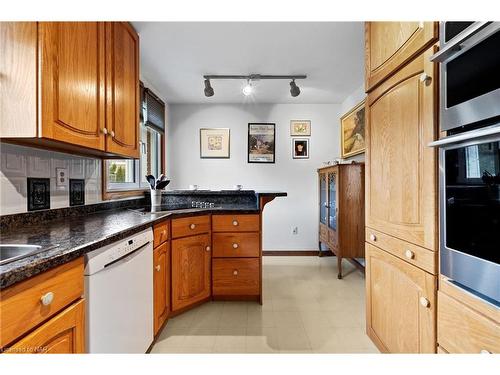 66 Prince Charles Drive, St. Catharines, ON - Indoor Photo Showing Kitchen