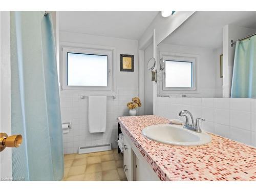 66 Prince Charles Drive, St. Catharines, ON - Indoor Photo Showing Bathroom