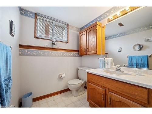 7853 Alfred Street, Niagara Falls, ON - Indoor Photo Showing Bathroom