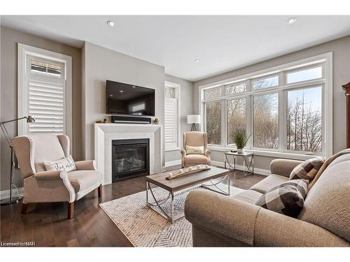 1-5622 Ironwood Street, Niagara Falls, ON - Indoor Photo Showing Living Room With Fireplace