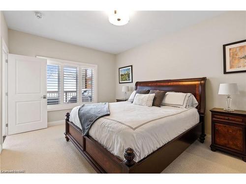 1-5622 Ironwood Street, Niagara Falls, ON - Indoor Photo Showing Bedroom