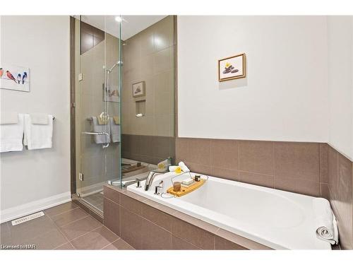1-5622 Ironwood Street, Niagara Falls, ON - Indoor Photo Showing Bathroom