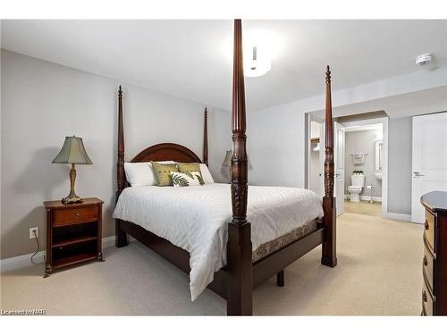 1-5622 Ironwood Street, Niagara Falls, ON - Indoor Photo Showing Bedroom