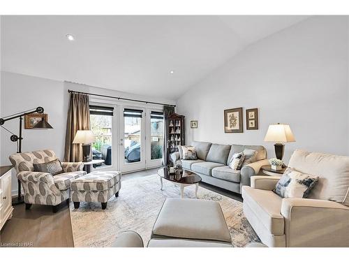 3608 Hibbard St Street, Ridgeway, ON - Indoor Photo Showing Living Room