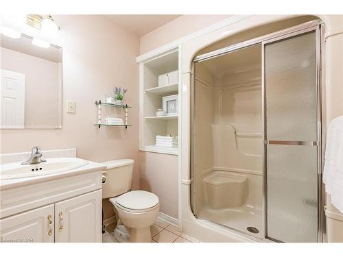 13-10 Elderwood Drive, St. Catharines, ON - Indoor Photo Showing Bathroom