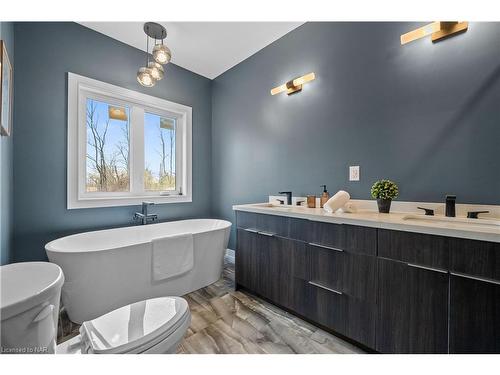 3844 Nigh Road, Fort Erie, ON - Indoor Photo Showing Bathroom